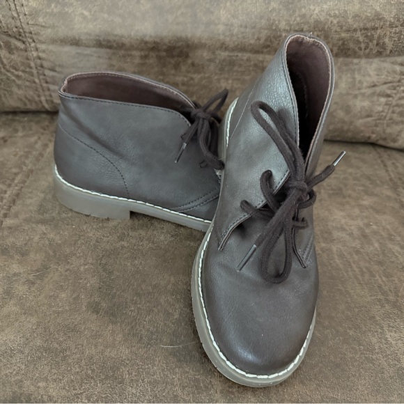The Children's Place Other - NWOT The Children’s Place Brown Shoe Boots boys’ youth 2